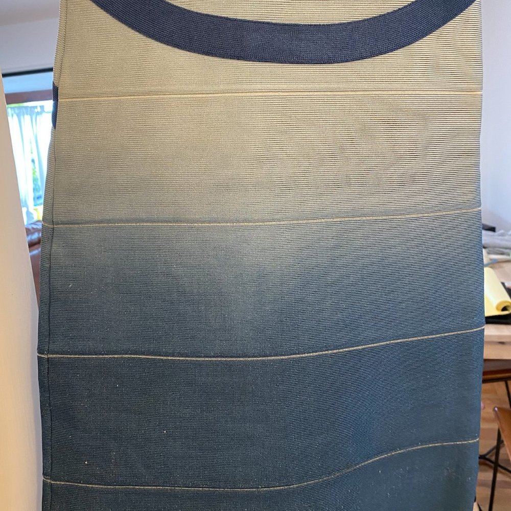 Stretta blue ombré Ciara dress size Medium - Picture 8 of 10
